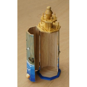 Ξύλινος Φάρος για μια φιάλη ποτού